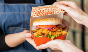 Burger mit Hähnchenstücken Chickenburger – wie stellt man ihn zusammen?
