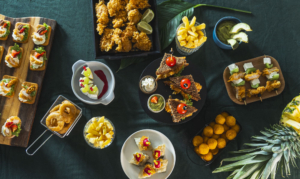 Finger food Finger-Food mit paniertem Hähnchen für Catering