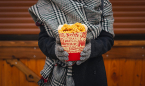 Streetfood-Gerichte Knusprige Hähnchenstücke als beliebtes Streetfood-Gericht